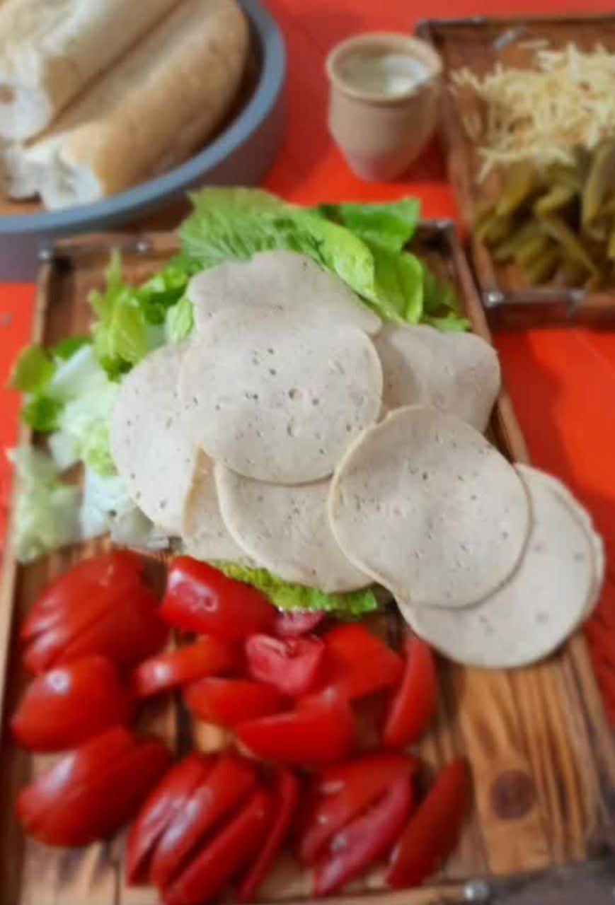 کالباس مارتادلا مرغ